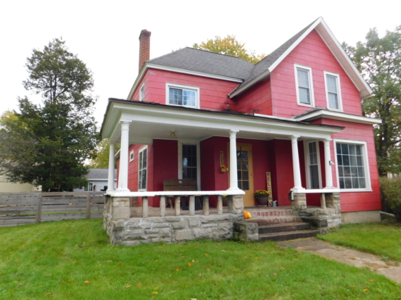 MLS 260920 — 725 S. Barnes St., Mason