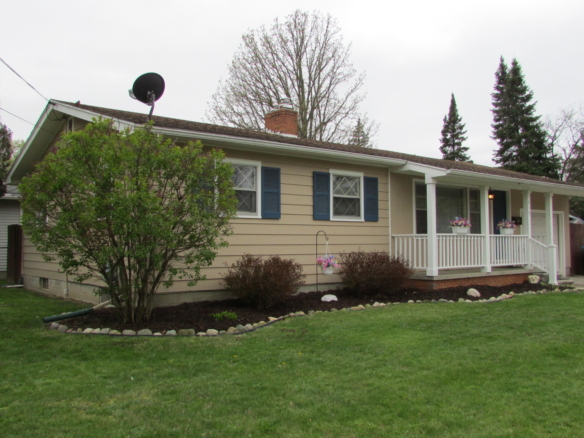 MLS 272747 — 619 Rouse St., Lansing — $174,000