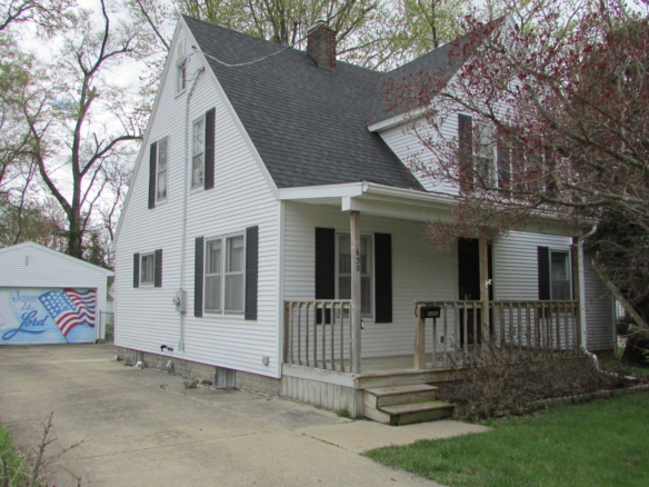 MLS 272835 — 630 Julia St., Lansing — $135,000