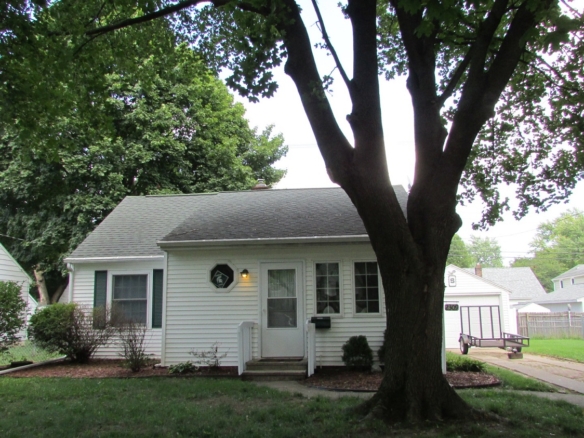 MLS 275205 — 2309 Devonshire Ave., Lansing — $140,000