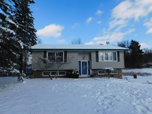 MLS 278150 — 7915 Hillcrest Dr., Laingsburg — Price Reduced Now $164,900