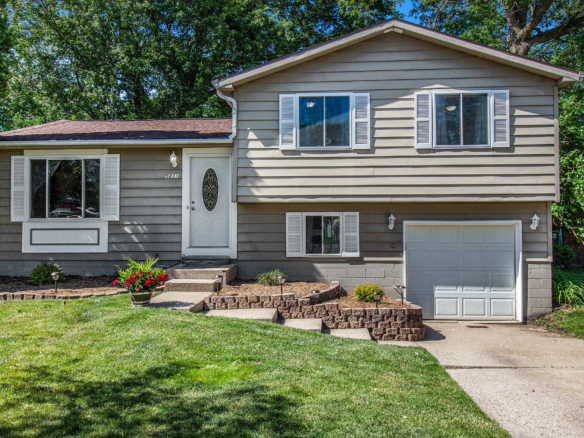 MLS 281304 — 5831 Rockingham Dr., Lansing — $189,900
