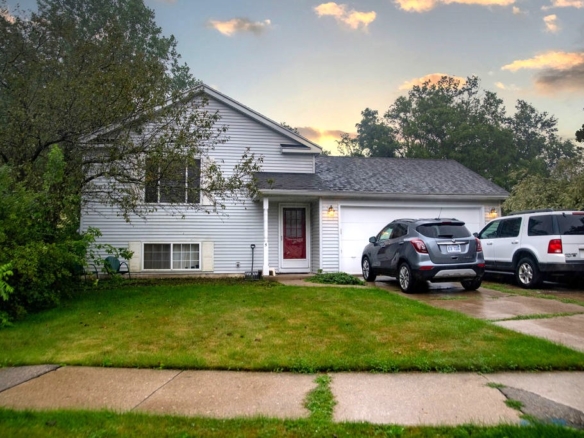 MLS 282080 — 5430 Sunrose Ave., Lansing — $189,900