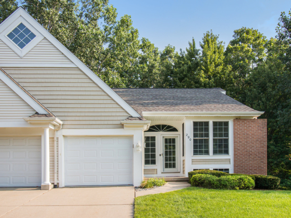 MLS 282280  — 290 Coppersmith Dr., Mason — Price Reduced Now $299,900