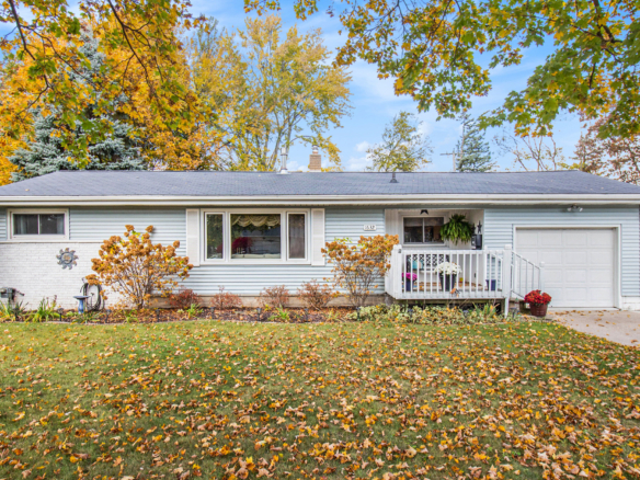 MLS 284499 — 1632 Holly Way, Lansing — $215,000