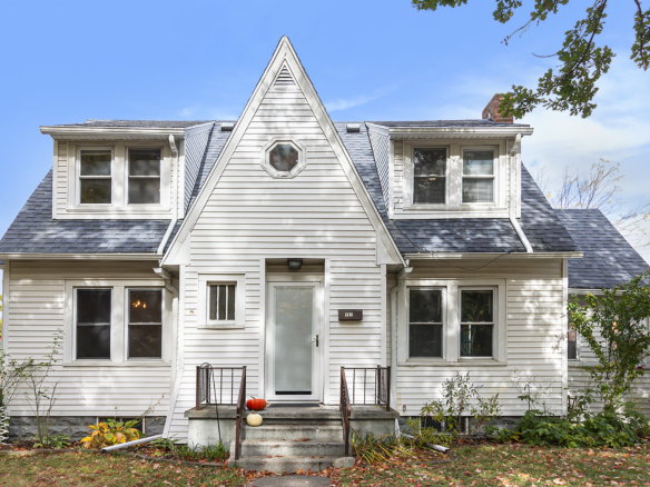 MLS 284275 — 131 E. Oak St., Mason — $194,900