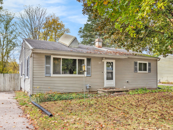 MLS 284278 — 345 N. Rogers St., Mason — $175,000