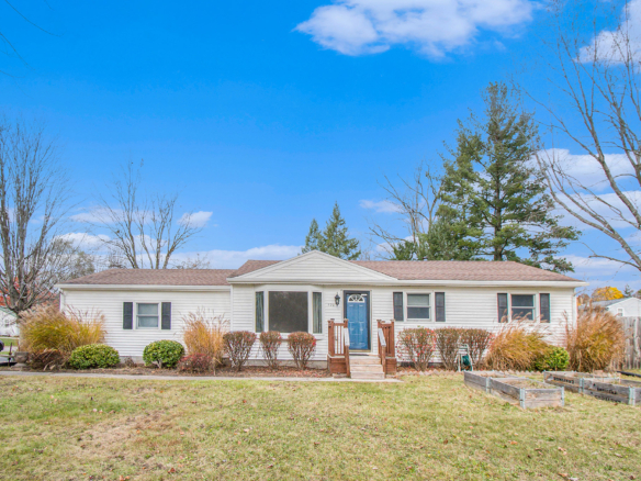 MLS 285034 — 520 Donson Dr., Lansing — $175,000
