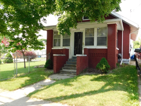 MLS 288618 — 1305 May St., Lansing — $149,900
