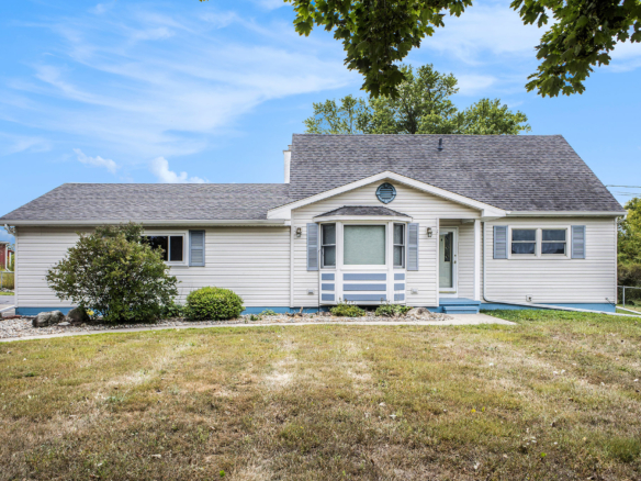 MLS 290994 — 1655 W. Howell Rd., Mason — $305,000