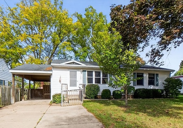 MLS 292037 — 709 Roosevelt St., Mason — $215,000