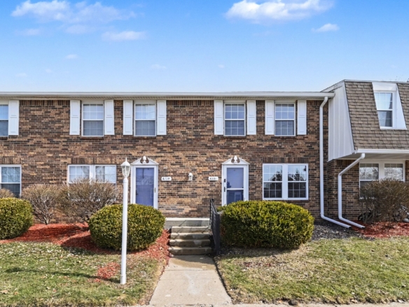 MLS 294435 — 6331 Beechfield Dr., Lansing — Price Reduced Now $119,900
