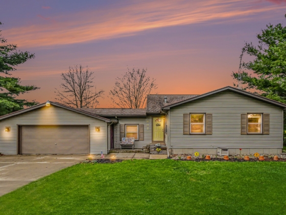 MLS 295339 — 668 S. College Rd., Mason — $310,000