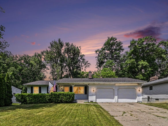 MLS 296551 — 1923 Pageant Way, Holt — $283,000