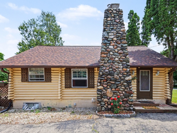 MLS 296539 — 803 Roosevelt St., Mason — $179,900