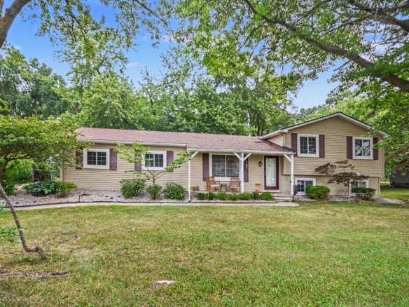 MLS 298166 — 3646 Dill Dr., Waterford — $329,900