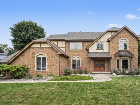 MLS 297482 — 4914 Malpaso, Lansing — $453,000