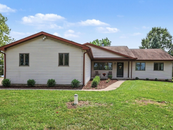 MLS 298276 — 2145 E. Willoughby Rd., Mason — $469,000