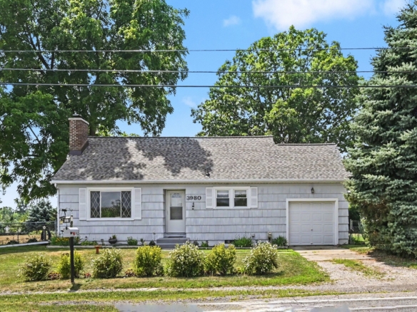 MLS 298212 — 3980 N. Main St., Leslie — $181,500