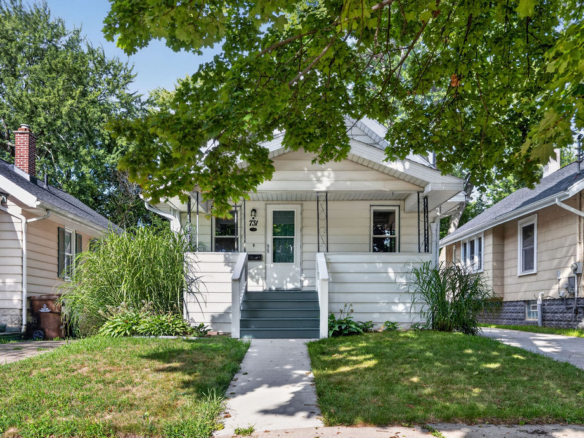 MLS 298582 — 731 N. Hayford Ave., Lansing — $134,000