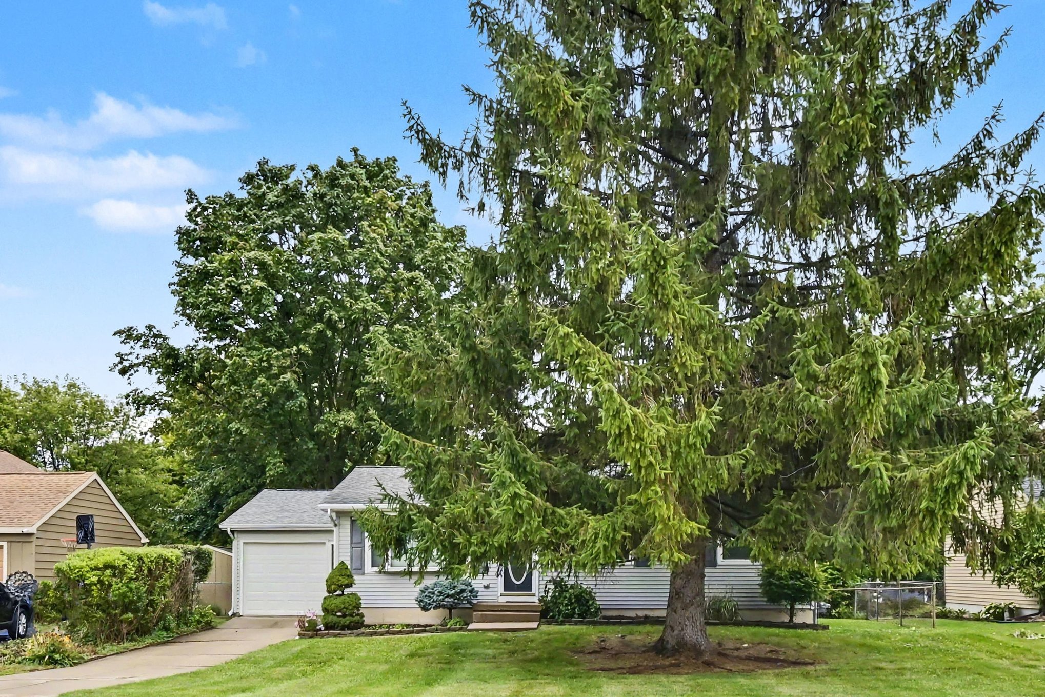 003_file_1073 MLS 299889 — 518 W. Northup St., Lansing — $218,000