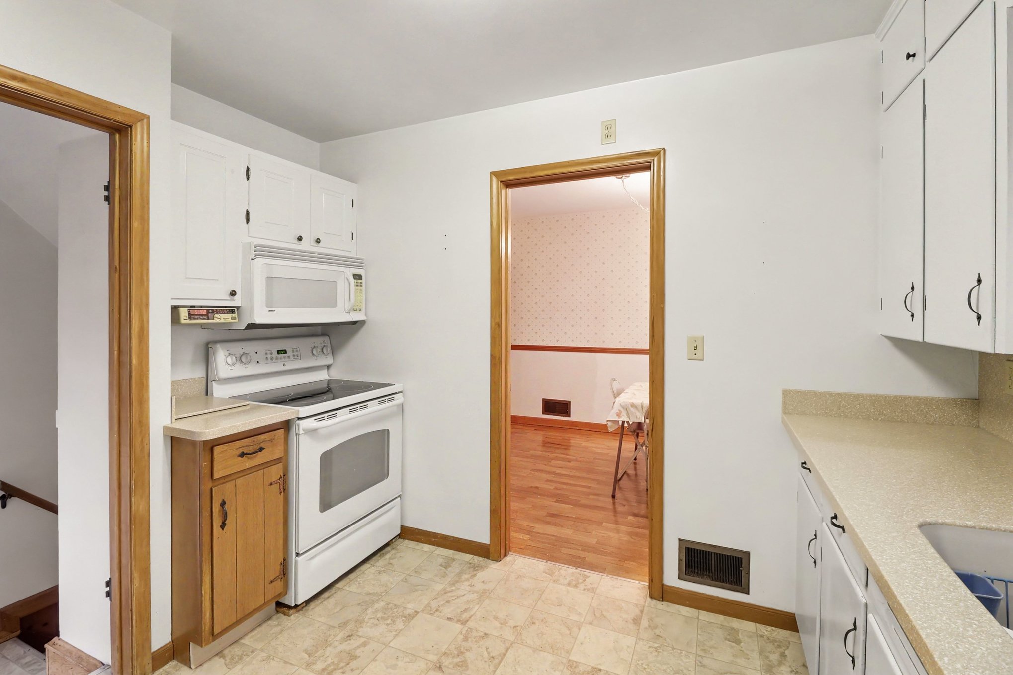MLS 300201 — 1629 Berkeley Dr., Lansing — $174,900