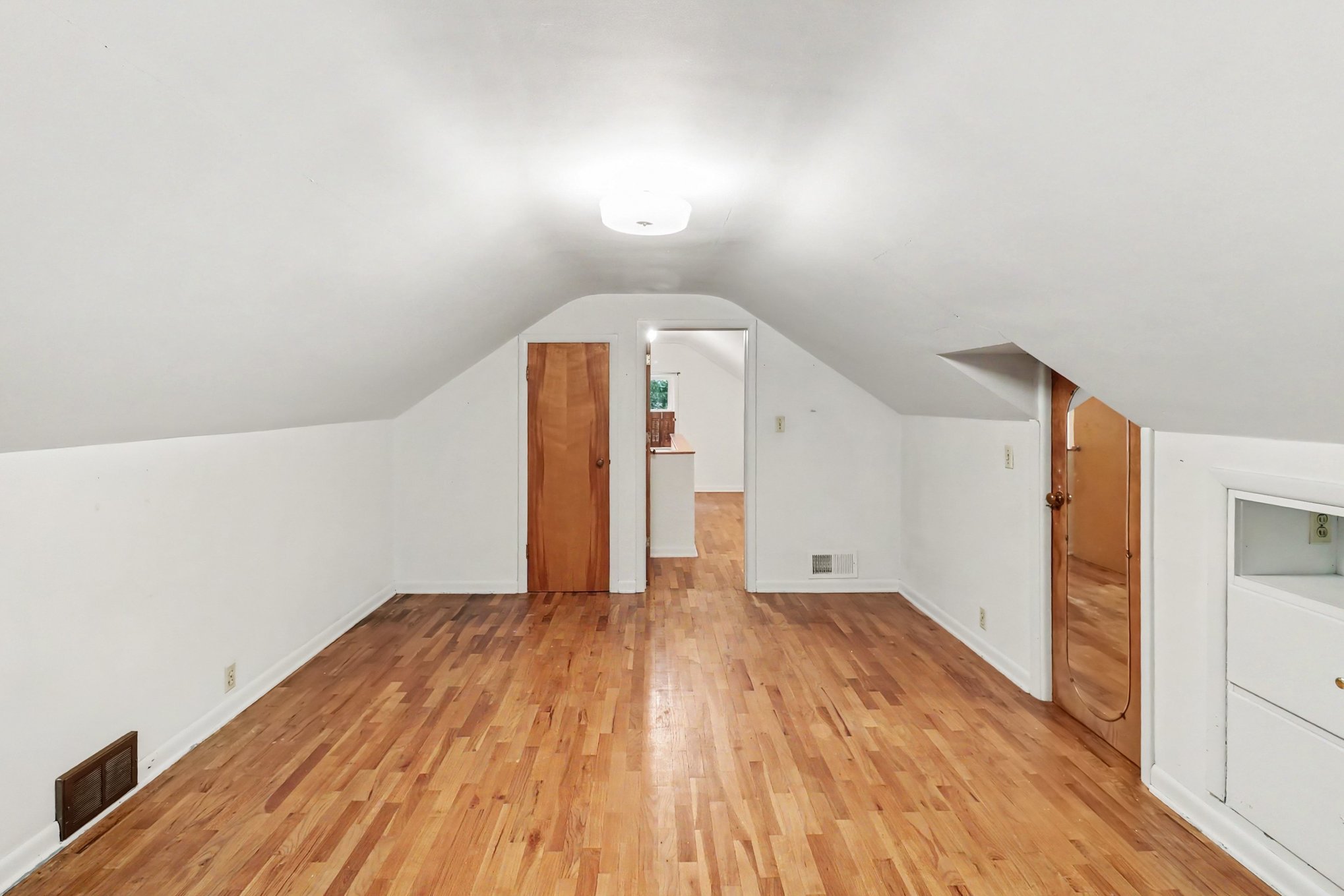 MLS 300201 — 1629 Berkeley Dr., Lansing — $174,900