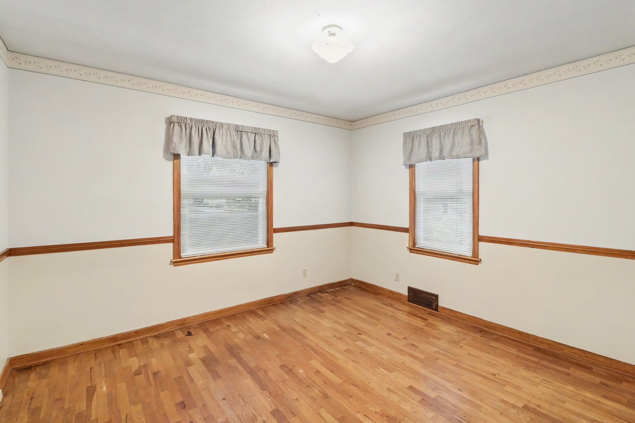 MLS 300201 — 1629 Berkeley Dr., Lansing — $174,900