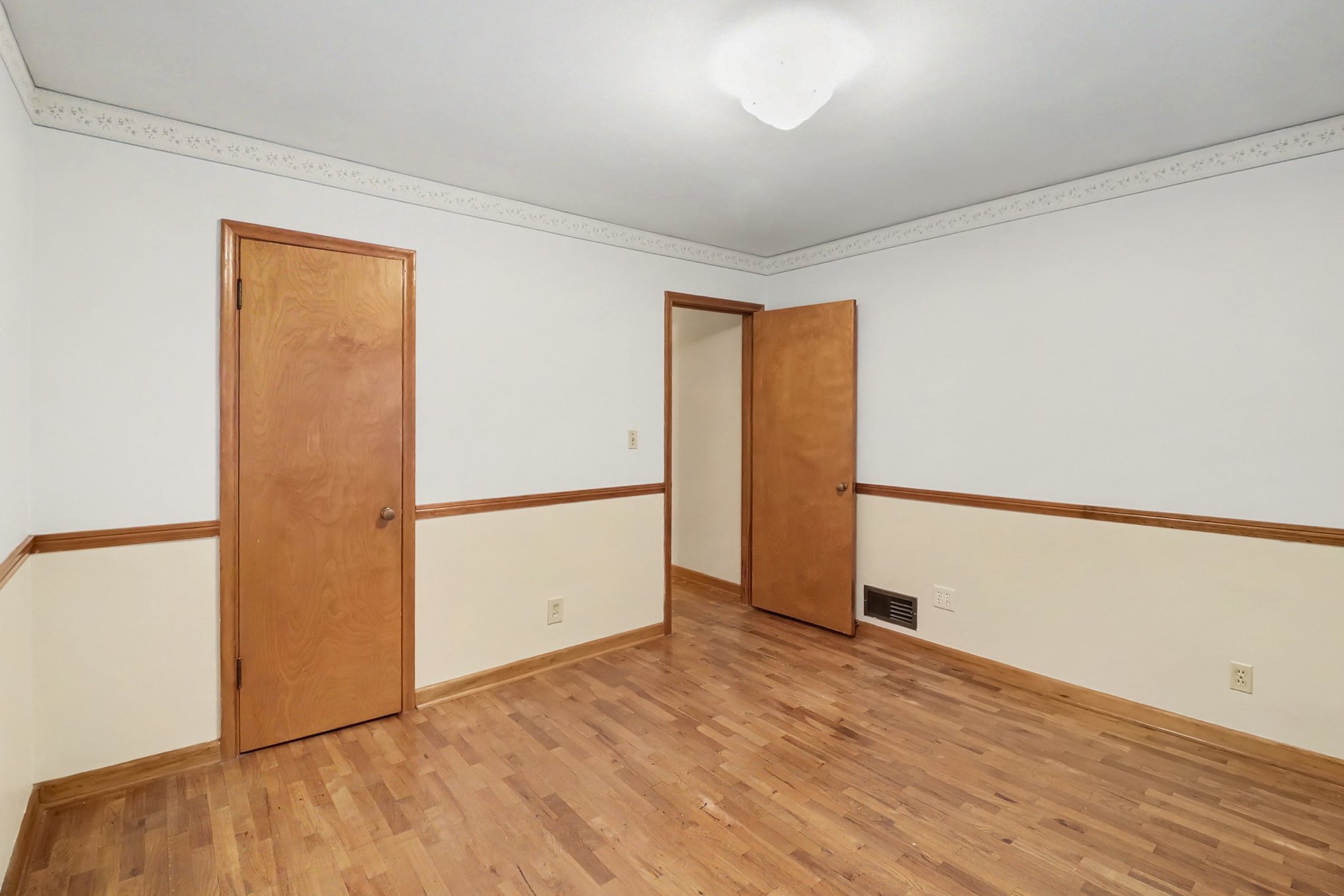 MLS 300201 — 1629 Berkeley Dr., Lansing — $174,900